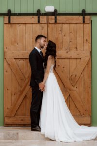 Capturamos la magia de tu boda o evento en Envigado con un enfoque artístico y natural. Fotografías llenas de emoción, luz y detalles únicos.  Fotógrafos envigado